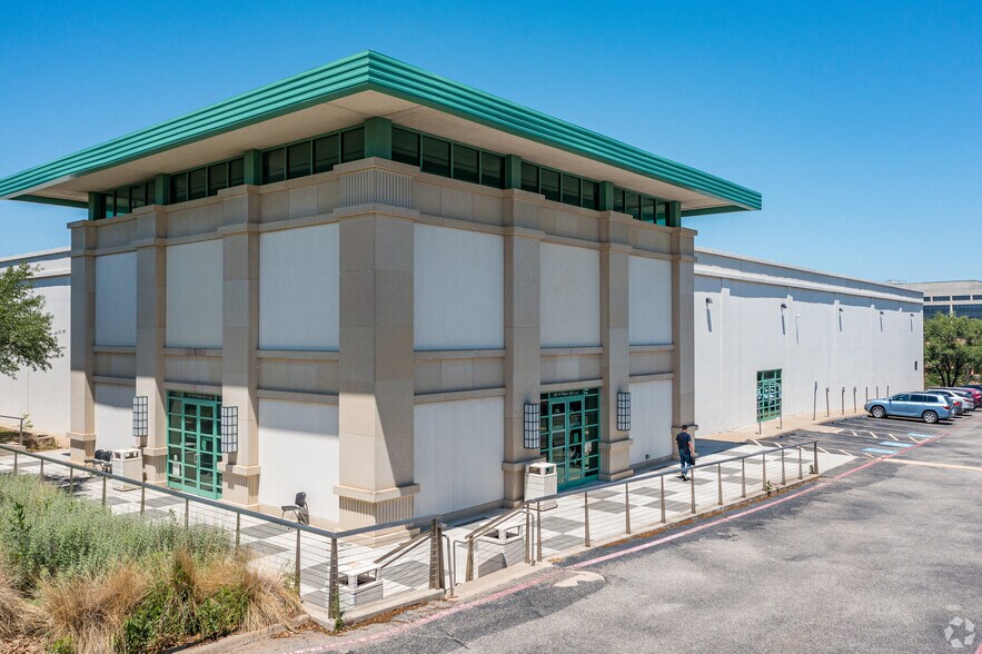 More Photos Of 1329 W Walnut Hill Ln, Irving Medical For Lease