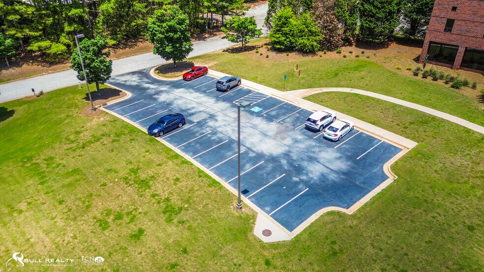 More Photos Of 14290 Lochridge Blvd, Covington Distribution For Lease