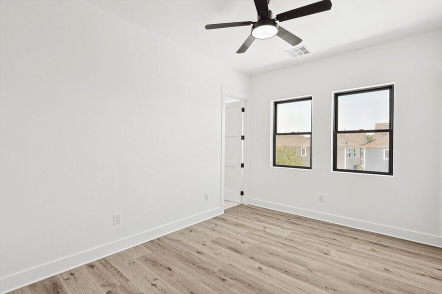 More Photos Of 767 W Main St, Coppell Storefront Retail Office For Sale