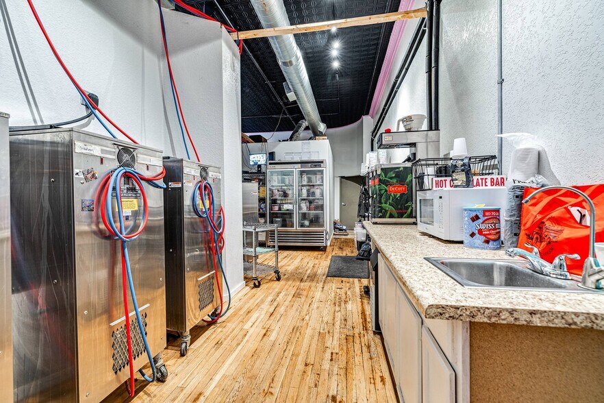 More Photos Of 17 W Beauregard Ave, San Angelo General Retail For Sale