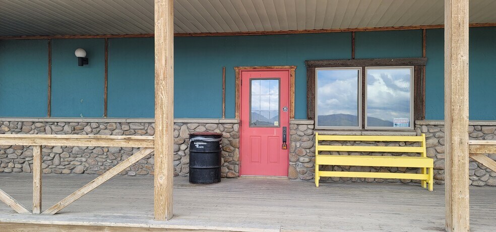 More Photos Of 2000 Hwy 130, Saratoga General Retail For Sale