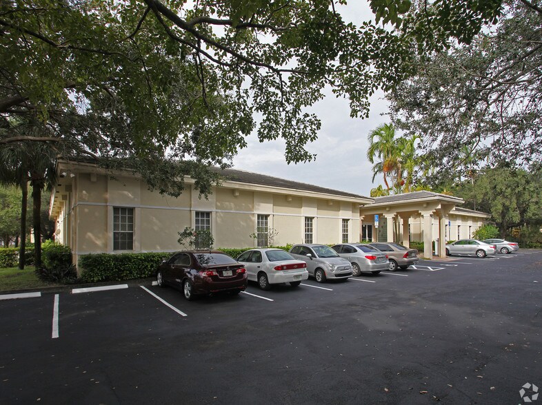 Primary Photo Of 1000 N Hiatus Rd, Pembroke Pines Medical For Lease