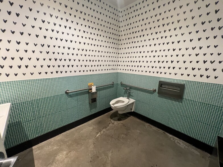 More Photos Of 902-914 Broadway, Santa Monica Unknown For Lease