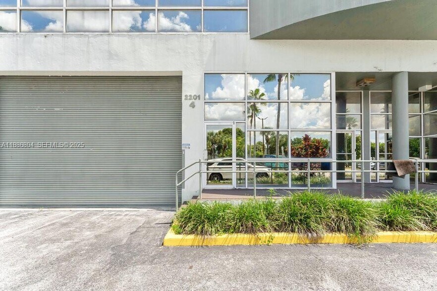 More Photos Of 2201 NW 102nd Pl, Miami Warehouse For Sale