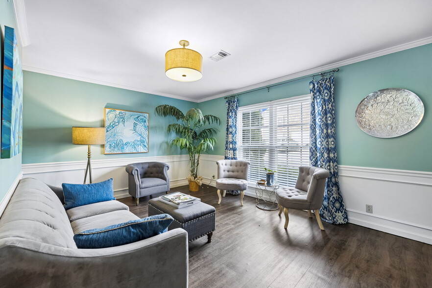 More Photos Of 109 Holiday Ct, Franklin Office For Sale