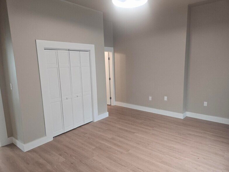 More Photos Of 2122 N Pine St, Wilmington Apartments For Sale