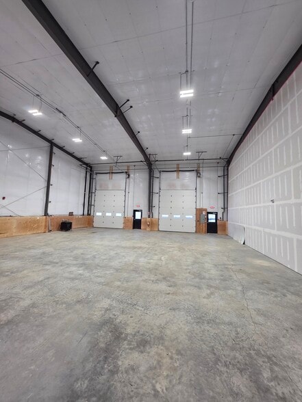 More Photos Of 220 Sturbridge Rd, Charlton Industrial For Lease