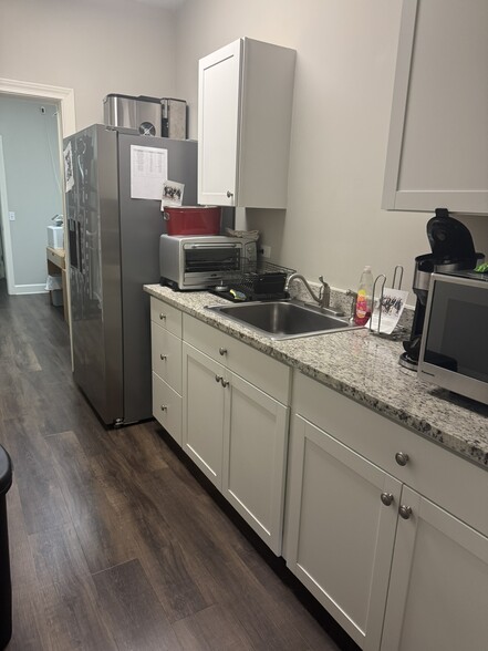 More Photos Of 2400-2402 Abbey Ct, Alpharetta Office For Sale