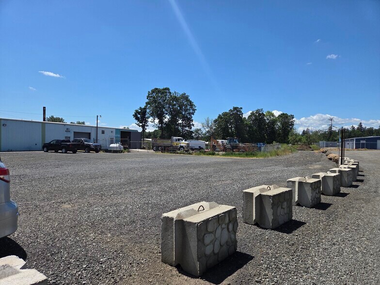 More Photos Of 1100 Old Salem Rd NE, Albany Manufacturing For Sale