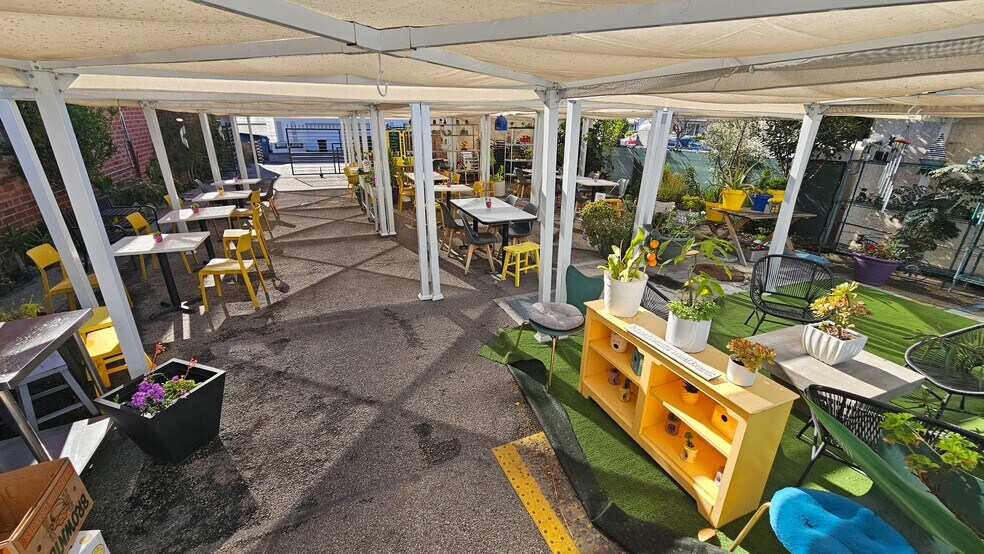 More Photos Of 2406-2408 Wilshire Blvd, Santa Monica Restaurant For Lease