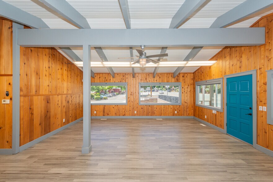 More Photos Of 30890 CA-3, Weaverville Office For Sale