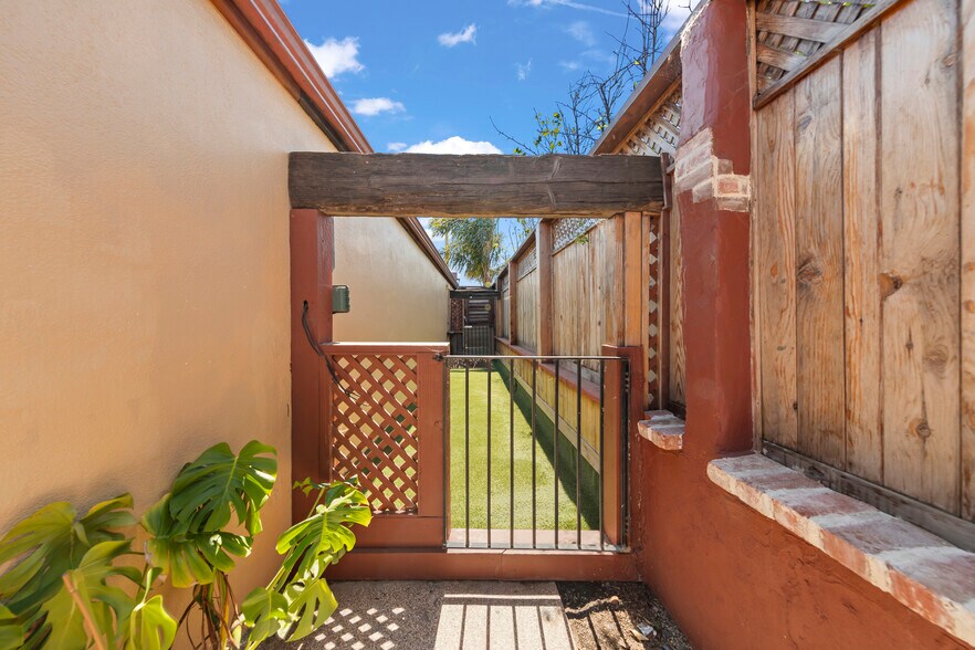 More Photos Of 1637 Del Monte Blvd, Seaside Storefront For Sale