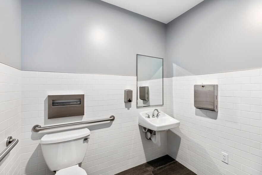 More Photos Of 2002 Madison St, Everett Coworking Space