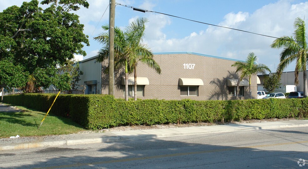 More Photos Of 1105 Barnett Dr, Lake Worth Light Manufacturing For Lease