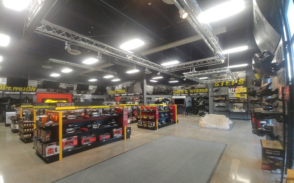 More Photos Of 6771 N Boone Ave, Minneapolis Auto Repair For Lease