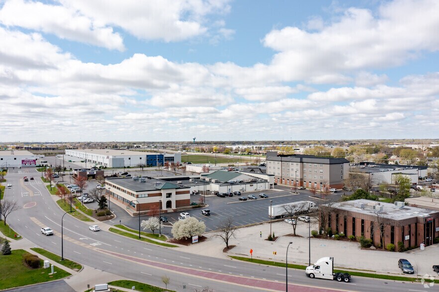 More Photos Of 1100 Nerge Rd, Elk Grove Village Storefront Retail Office For Lease