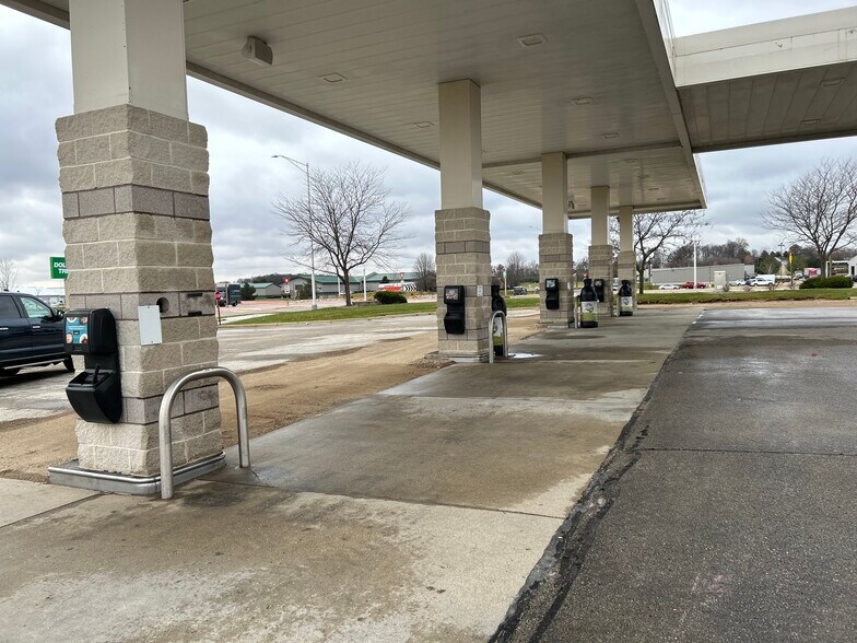 More Photos Of 2400 Roby Rd, Stoughton Service Station For Sale
