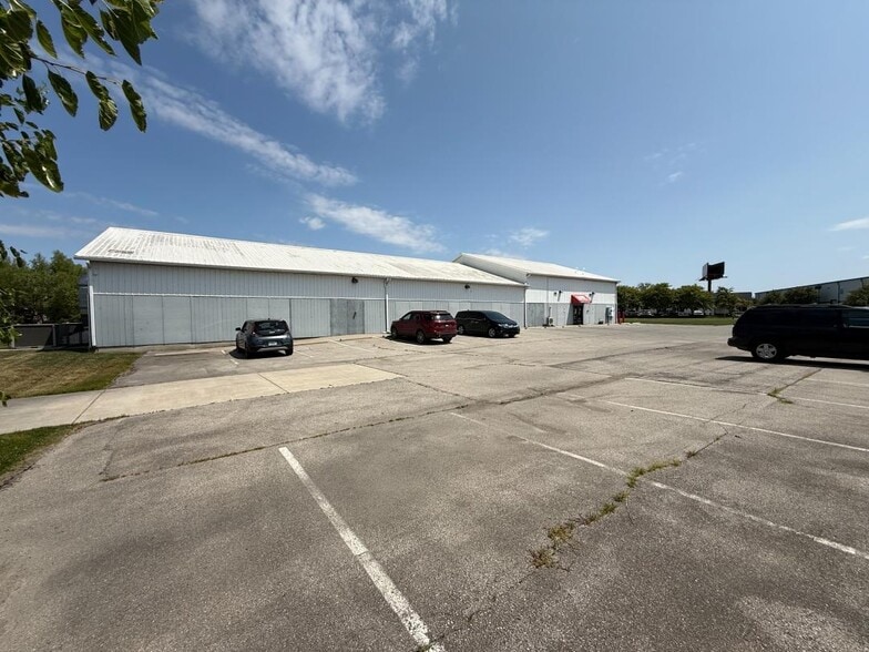 More Photos Of 5311 Commerce Cir, Indianapolis Warehouse For Sale