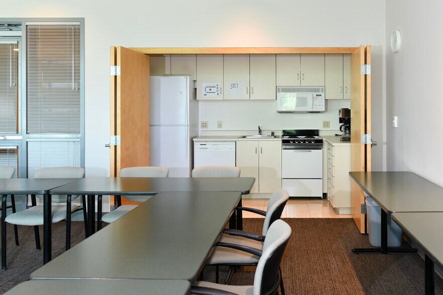 More Photos Of 899 Adams St, Saint Helena Office For Sale