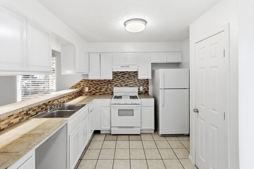 More Photos Of 5619 Jacaranda Dr, Austin Multifamily For Sale
