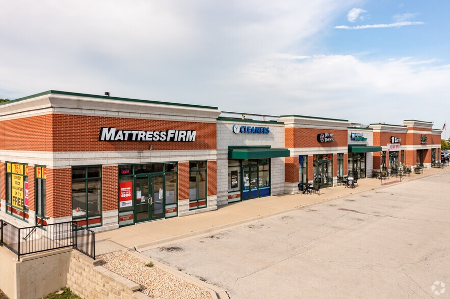 More Photos Of 2770-2860 S Highland Ave, Lombard Unknown For Lease