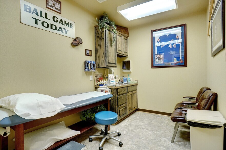 More Photos Of 924 Foster Ln, Weatherford Medical For Lease