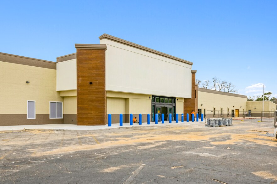 More Photos Of 546 Mary Esther Cut Off NW, Fort Walton Beach General Retail For Lease