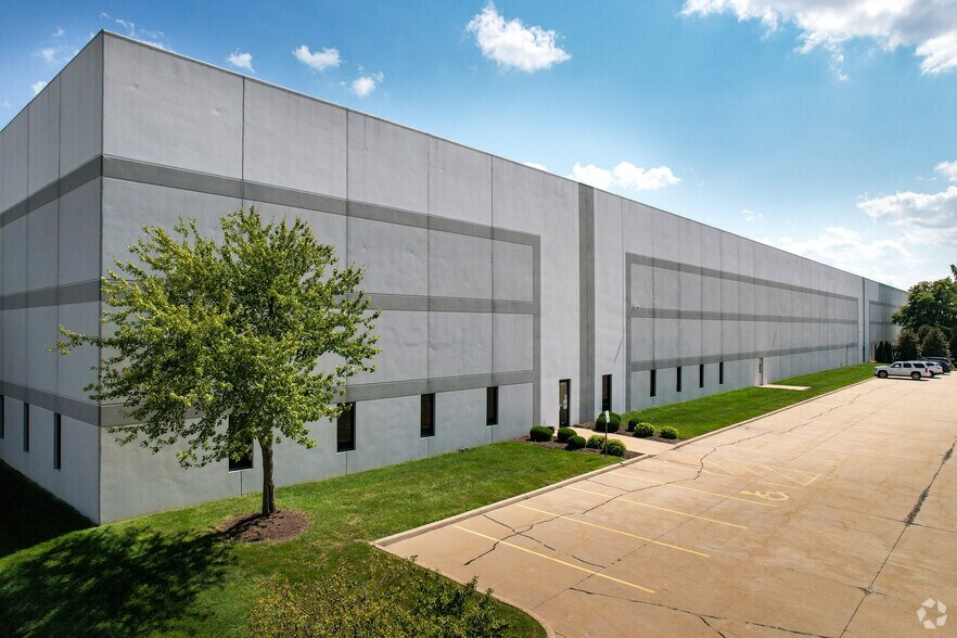 More Photos Of 13330 Lakefront Dr, Earth City Distribution For Sale