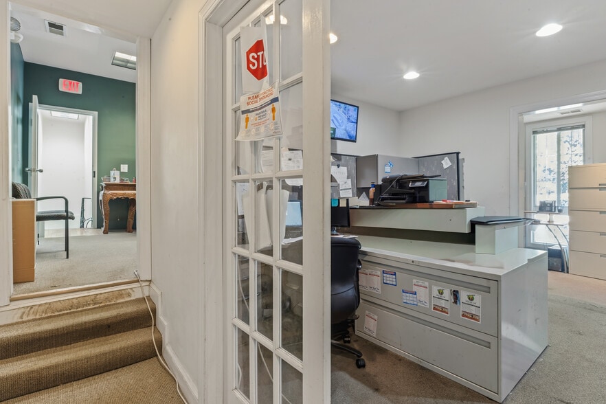 More Photos Of 1512 Marion Barry Ave SE, Washington Office For Sale