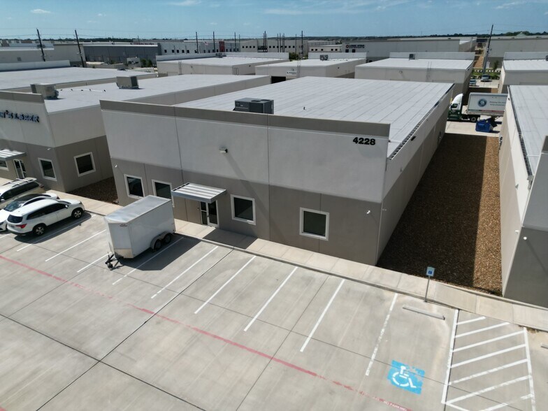 More Photos Of 4228 Clay Business Dr, Katy Service For Lease