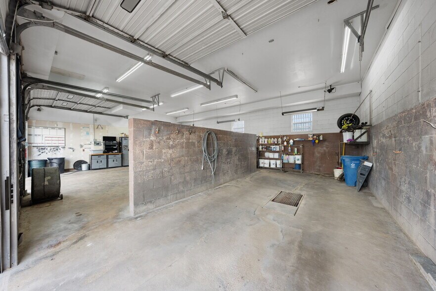 More Photos Of 1903 Junction Hwy, Kerrville Auto Repair For Sale