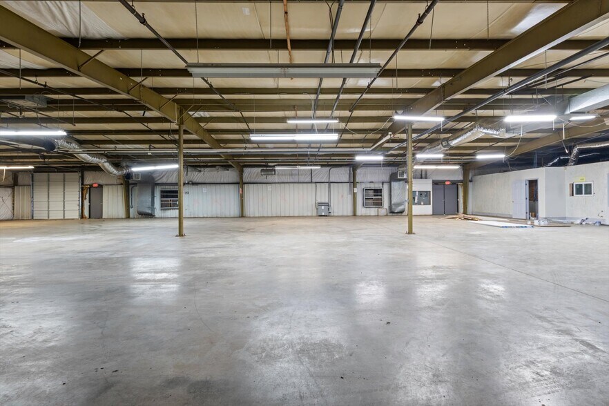 More Photos Of 1811-1813 Old Estill Springs Rd, Tullahoma Warehouse For Lease