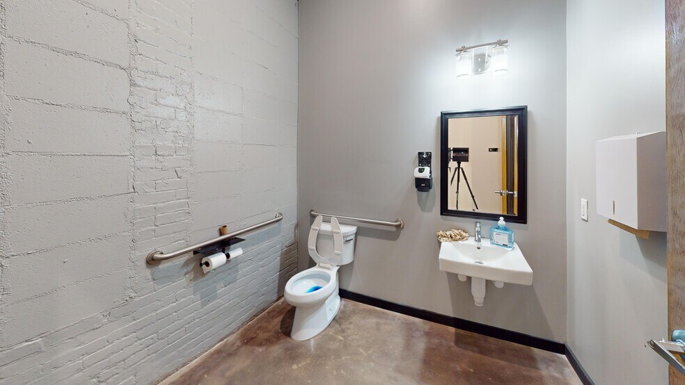 More Photos Of 1023 Broadway, Columbus Storefront For Lease