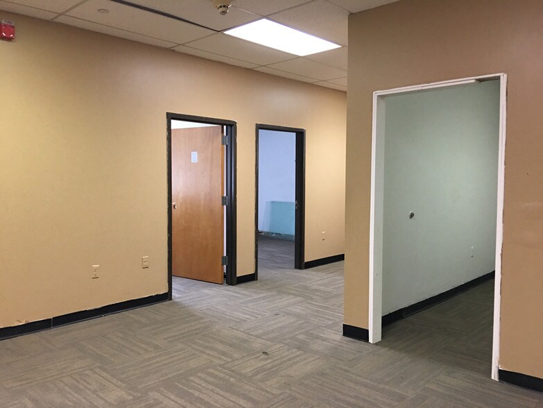 More Photos Of 111 Maltese Dr, Totowa Truck Terminal For Lease