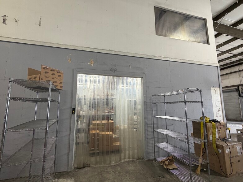 More Photos Of 11475-11487 Rocket Blvd, Orlando Warehouse For Sale