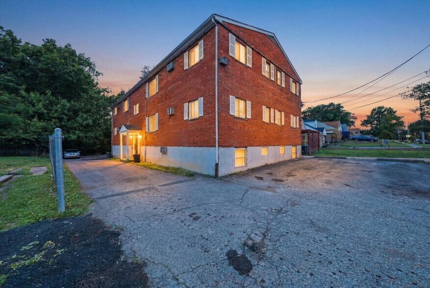 Primary Photo Of 1209 W Galbraith Rd, Cincinnati Apartments For Sale