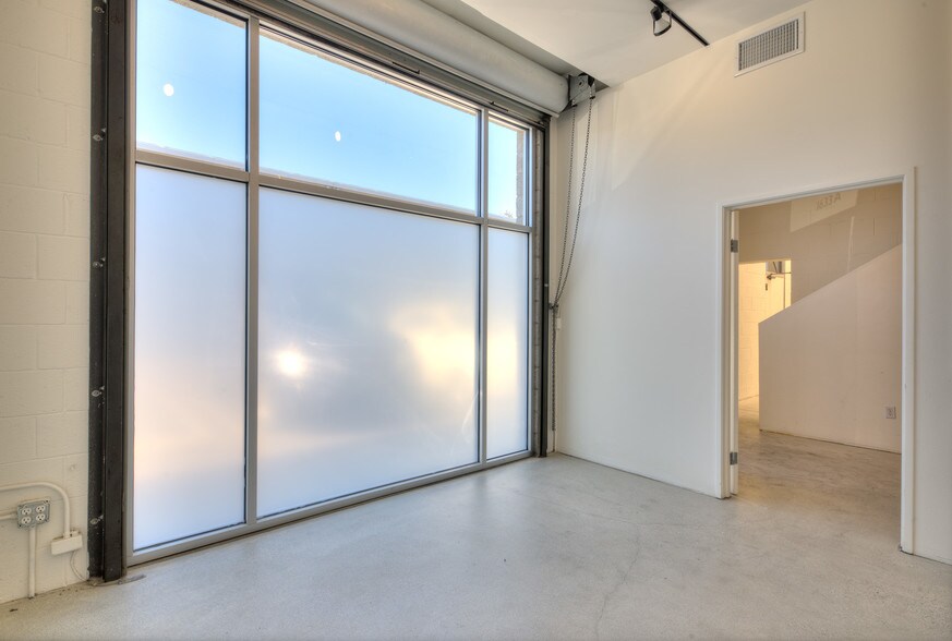 More Photos Of 1633-1639 Electric Ave, Venice Light Manufacturing For Lease