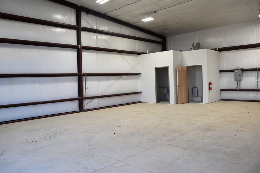 More Photos Of 1338-1362 Slack St, Pea Rdg, Pea Ridge Flex For Lease