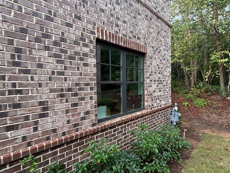 More Photos Of 113 Village Ctr W, Woodstock Office For Sale