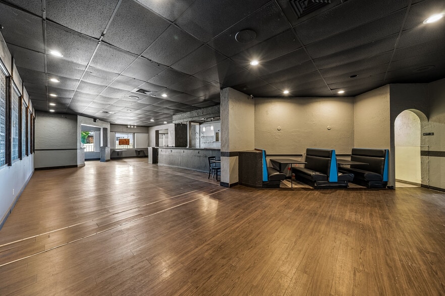 More Photos Of 2345 Ashland St, Ashland Freestanding For Lease