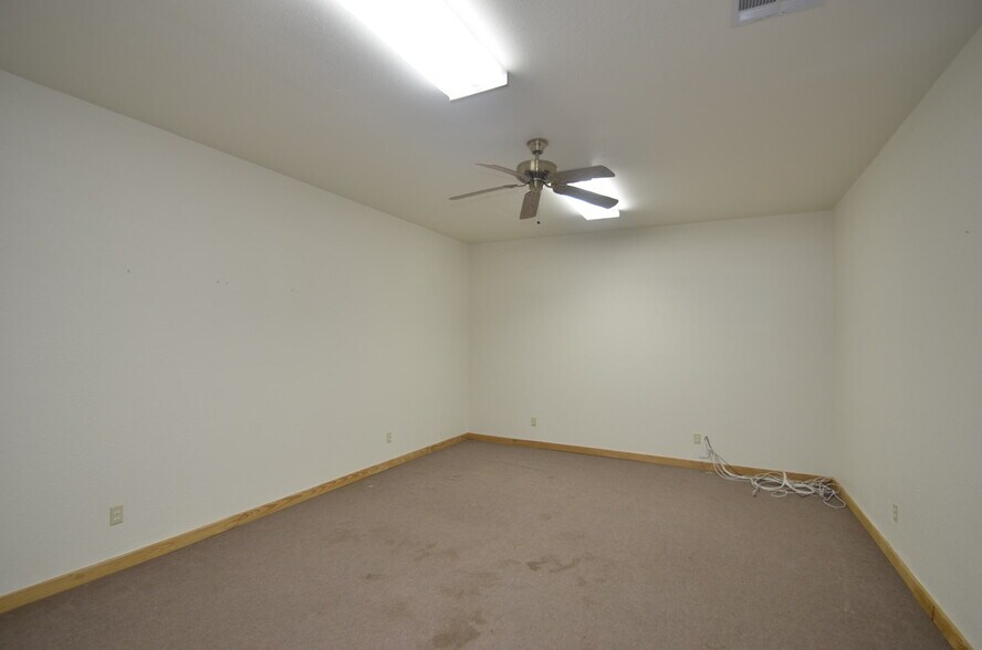 More Photos Of 31633 US-377 Hwy, Gordonville Light Distribution For Sale