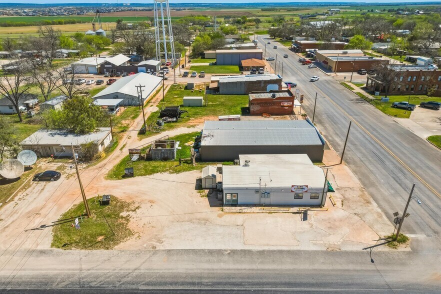 More Photos Of 542 Graham St, Tuscola General Retail For Sale