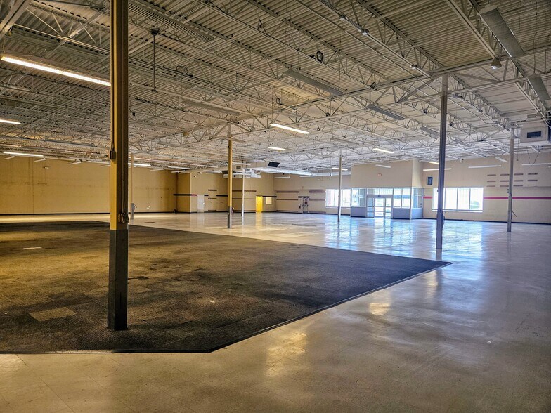 More Photos Of 9550 Emmett F Lowry Expy, Texas City Freestanding For Lease