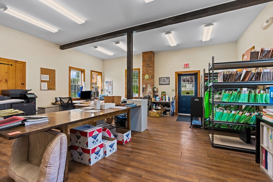 More Photos Of 501 Main St, Odessa Office For Sale