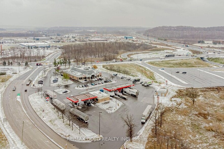 More Photos Of 495 York Rd, Niagara On The Lake General Retail For Sale