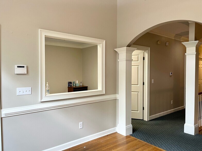 More Photos Of 500 Sun Valley Dr, Roswell Office For Sale