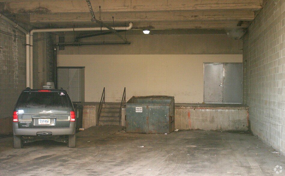 More Photos Of 100-140 Riverview Ctr, Middletown Office For Lease