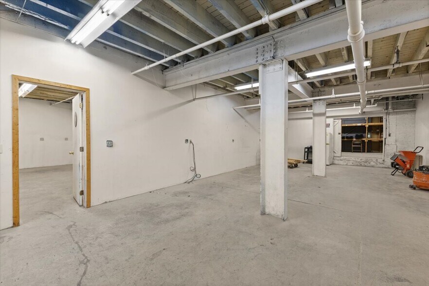 More Photos Of 181 S Whitfield St, Nazareth Office Residential For Sale