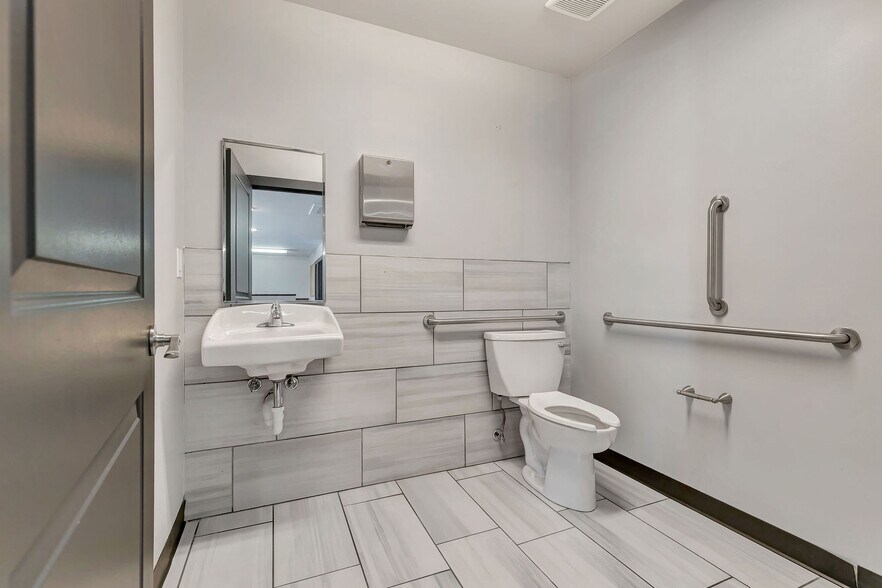 More Photos Of 2327 Anderson Rd, Crescent Springs Office For Lease