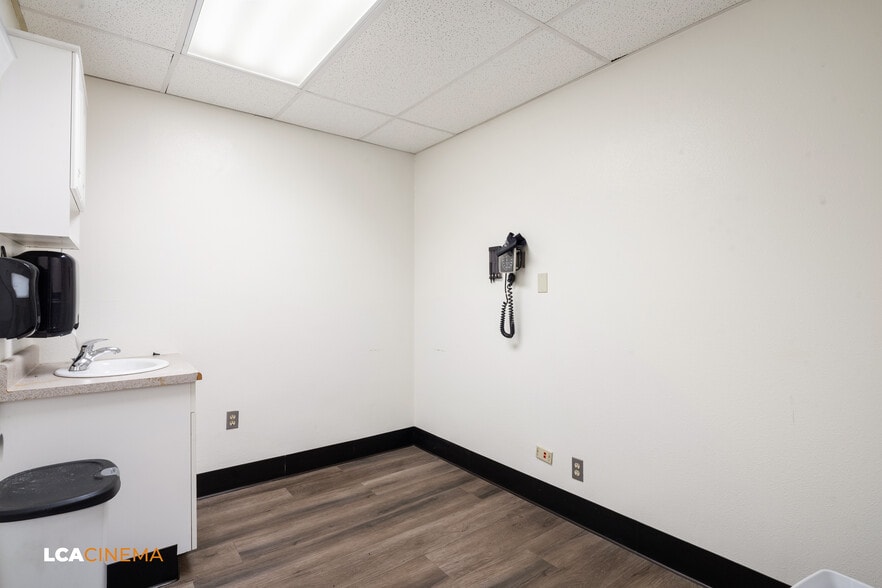 More Photos Of 2201-2205 19th St, Bakersfield Medical For Sale